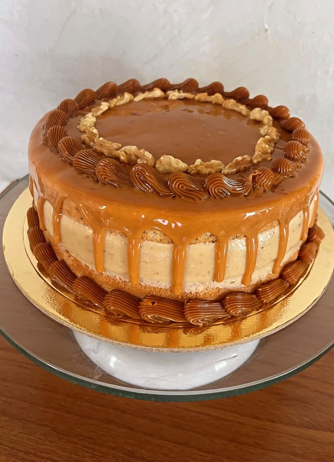 Bolo de nozes com doce de leite — Bolos da Damari Doces