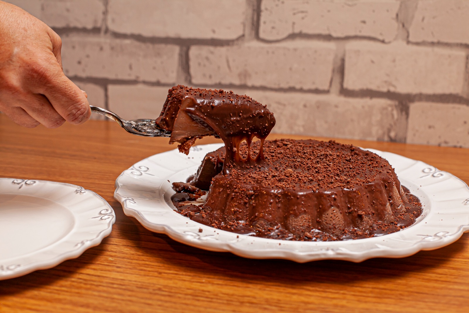 Bolo de chocolate intenso da Damari Doces